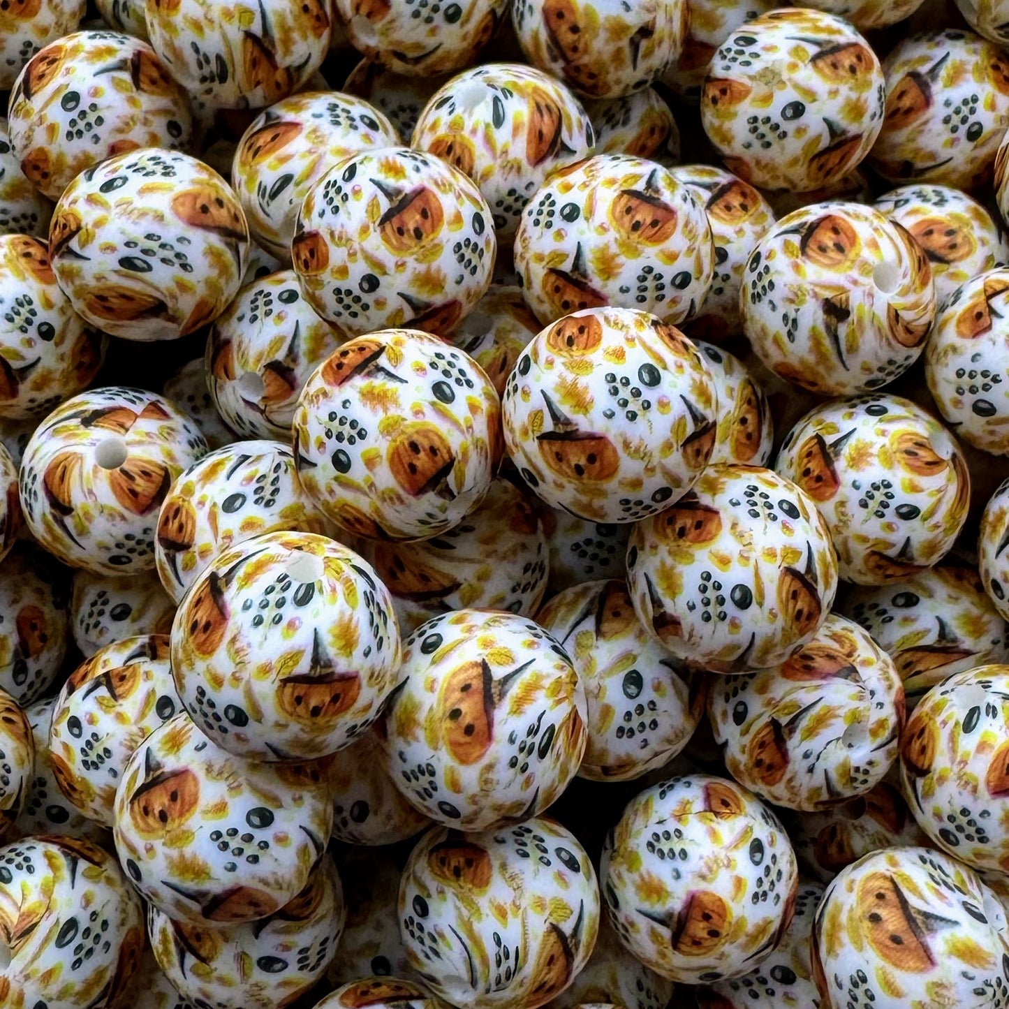 15mm Pumpkin In Witch Hat Silicone Bead