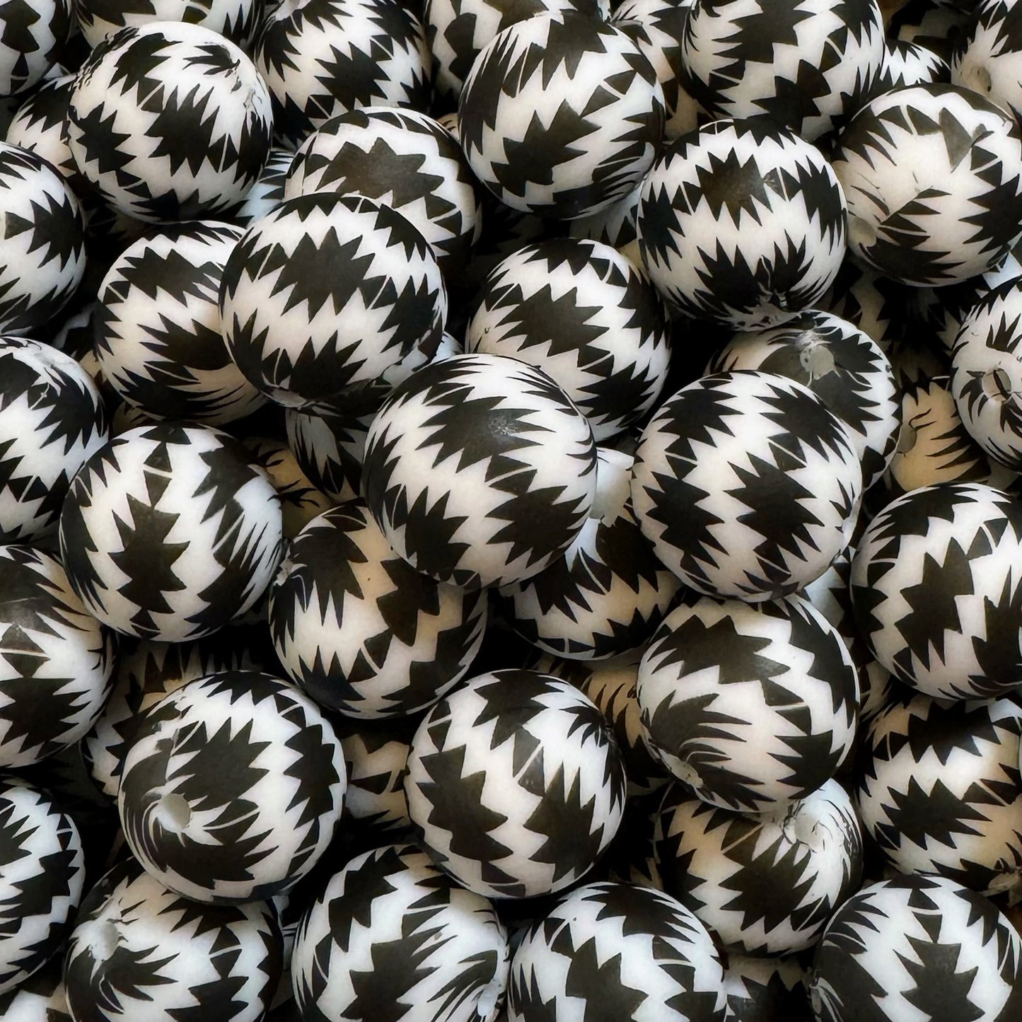 15mm Black & White Aztec Silicone Bead