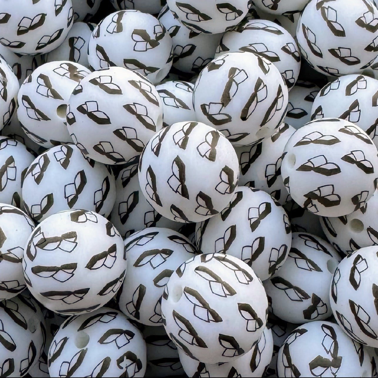 15mm Open Book Silicone Bead