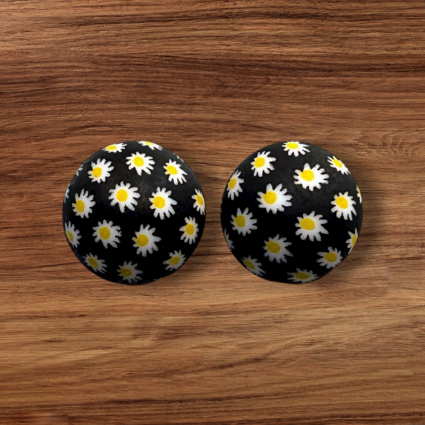 15mm Black With Daisies Silicone Bead