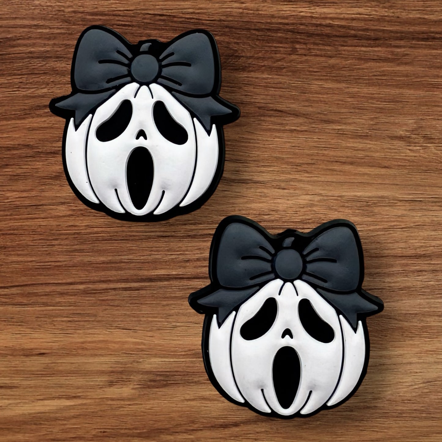 Scream Pumpkin With Bow Focal