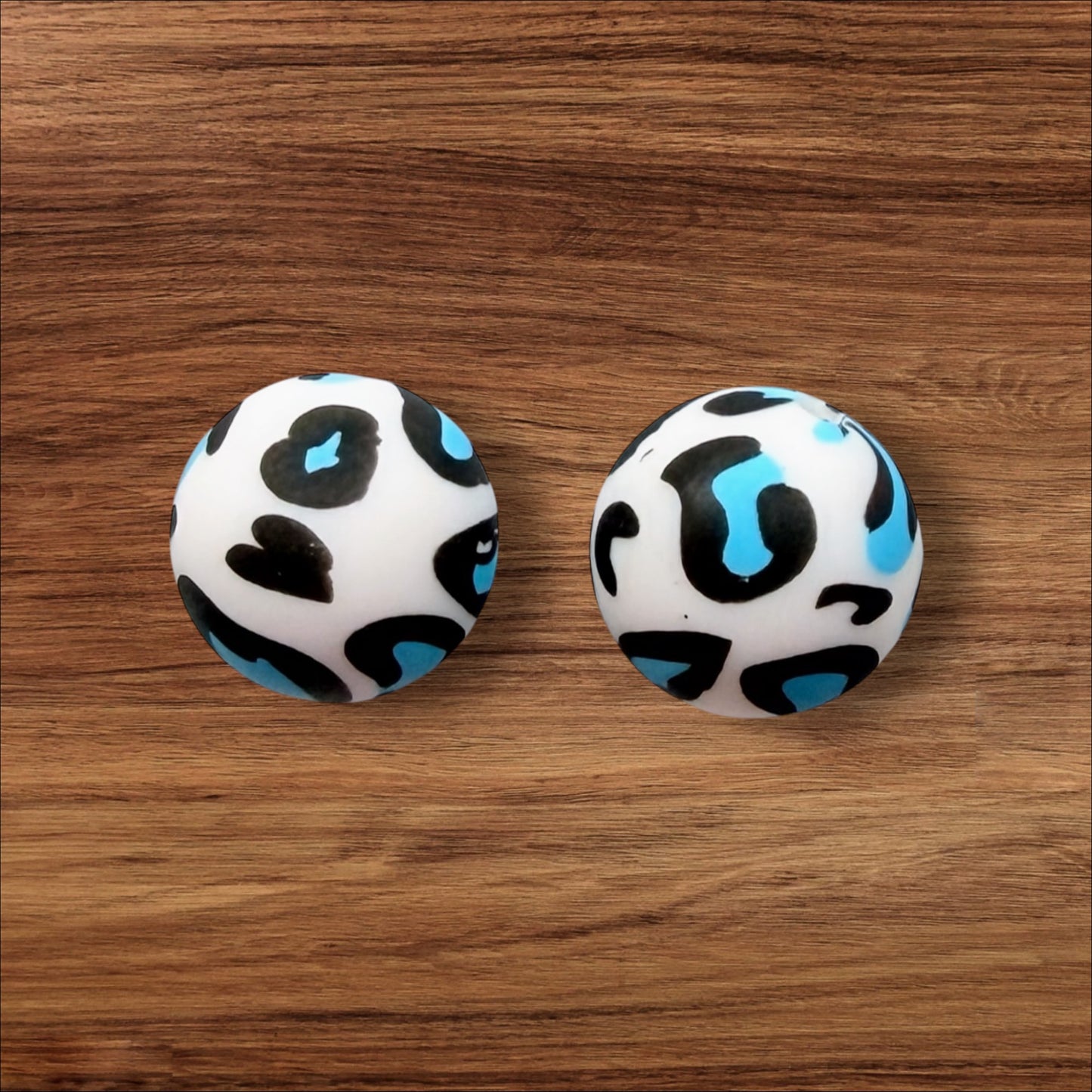 15mm White & Blue Animal Print Silicone Bead