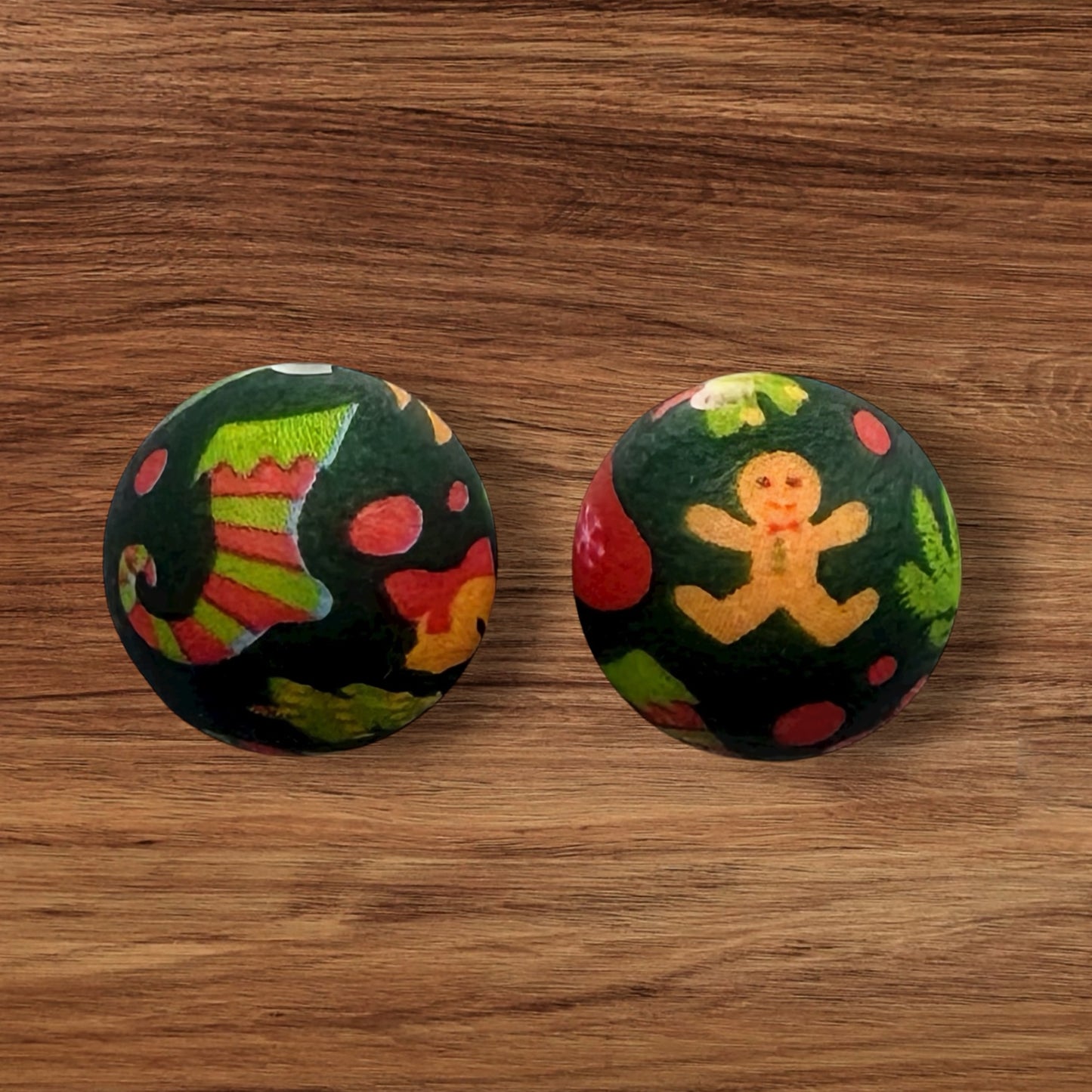 15mm Gingerbread & Stockings Silicone Bead