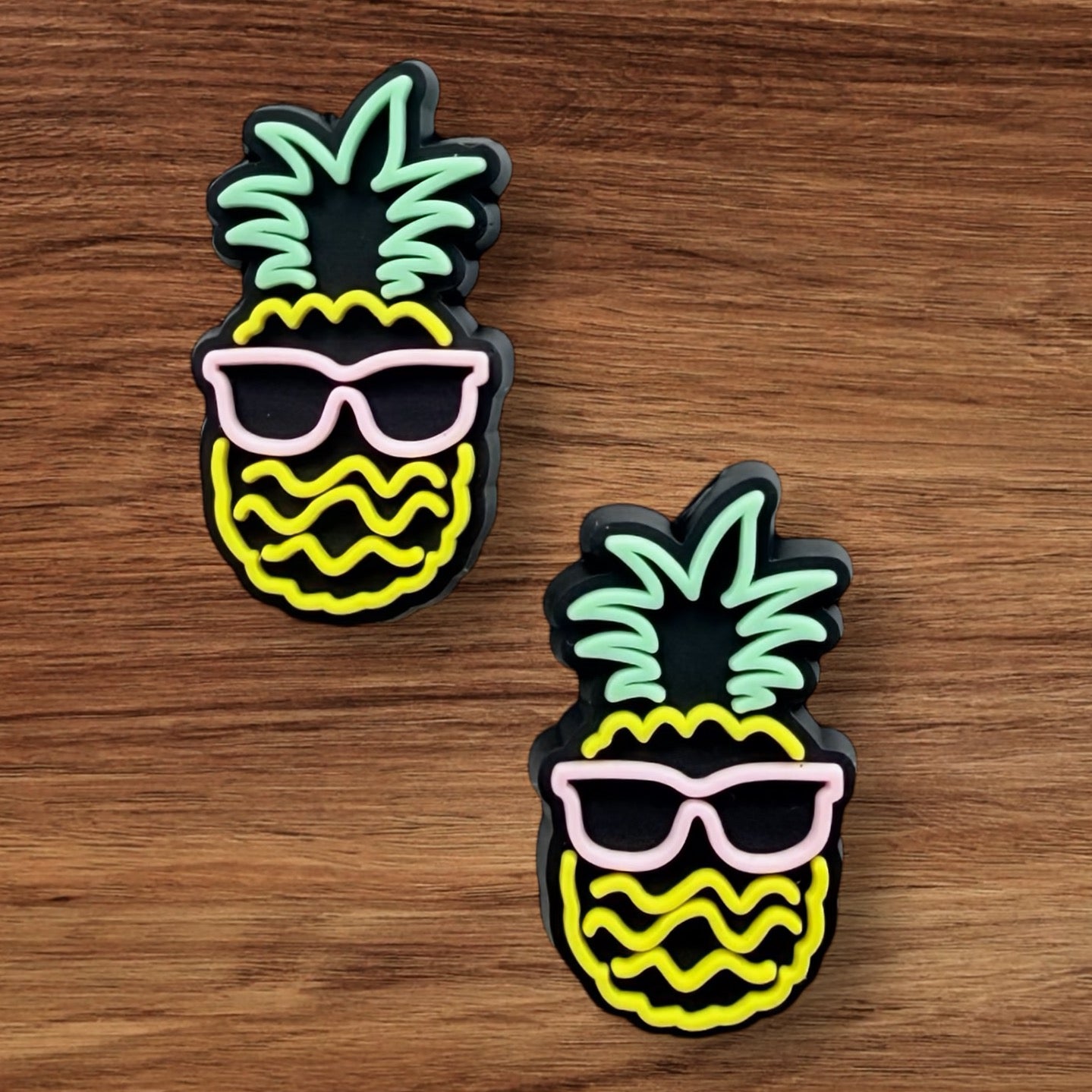 Neon Lights Pineapple Focal