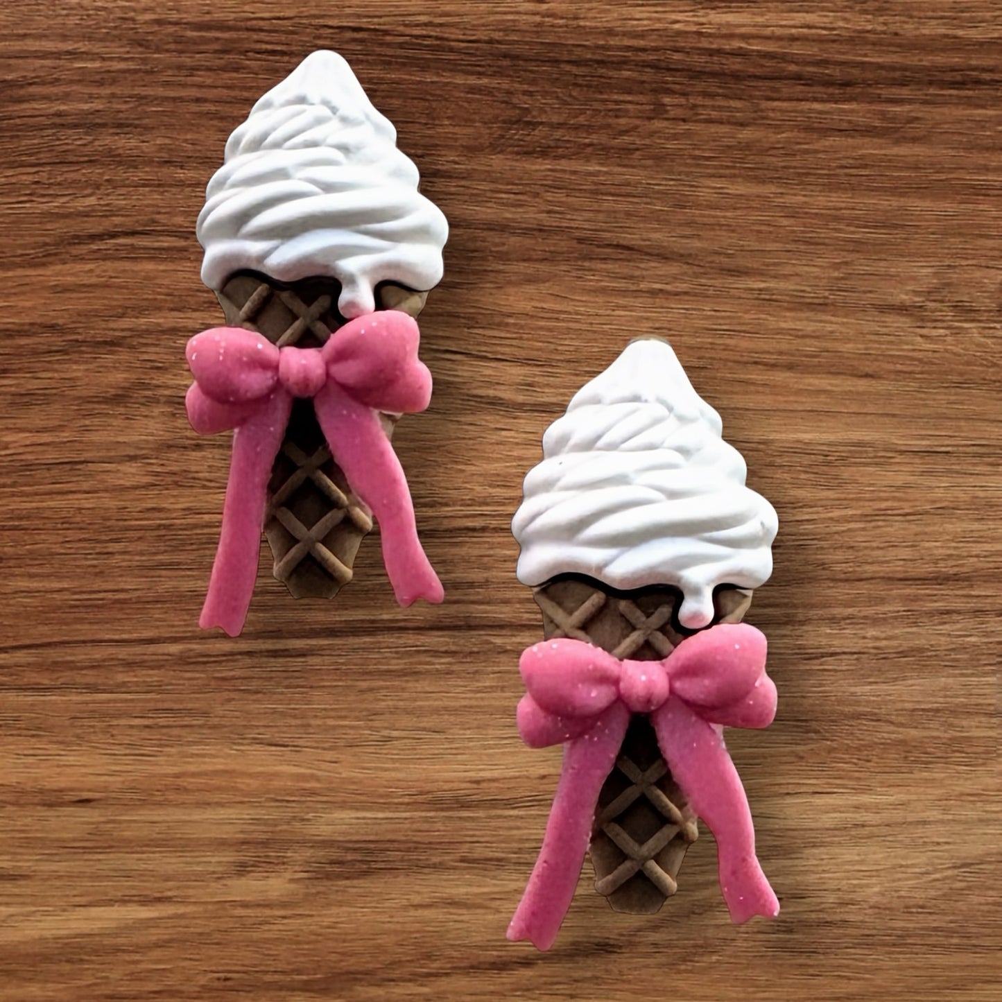 3-D Ice Cream Cone With Bow Focal