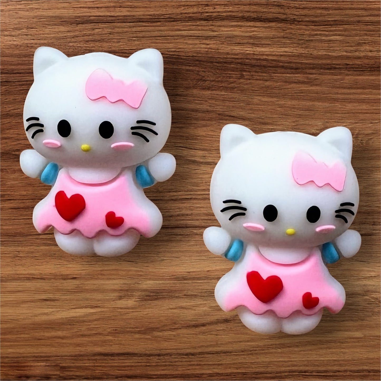 3-D Kitty With Bow Focal