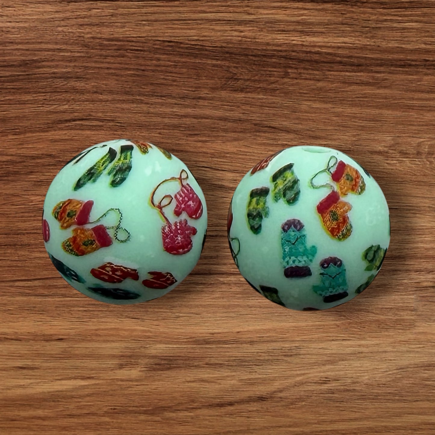 15mm Mittens Silicone Bead