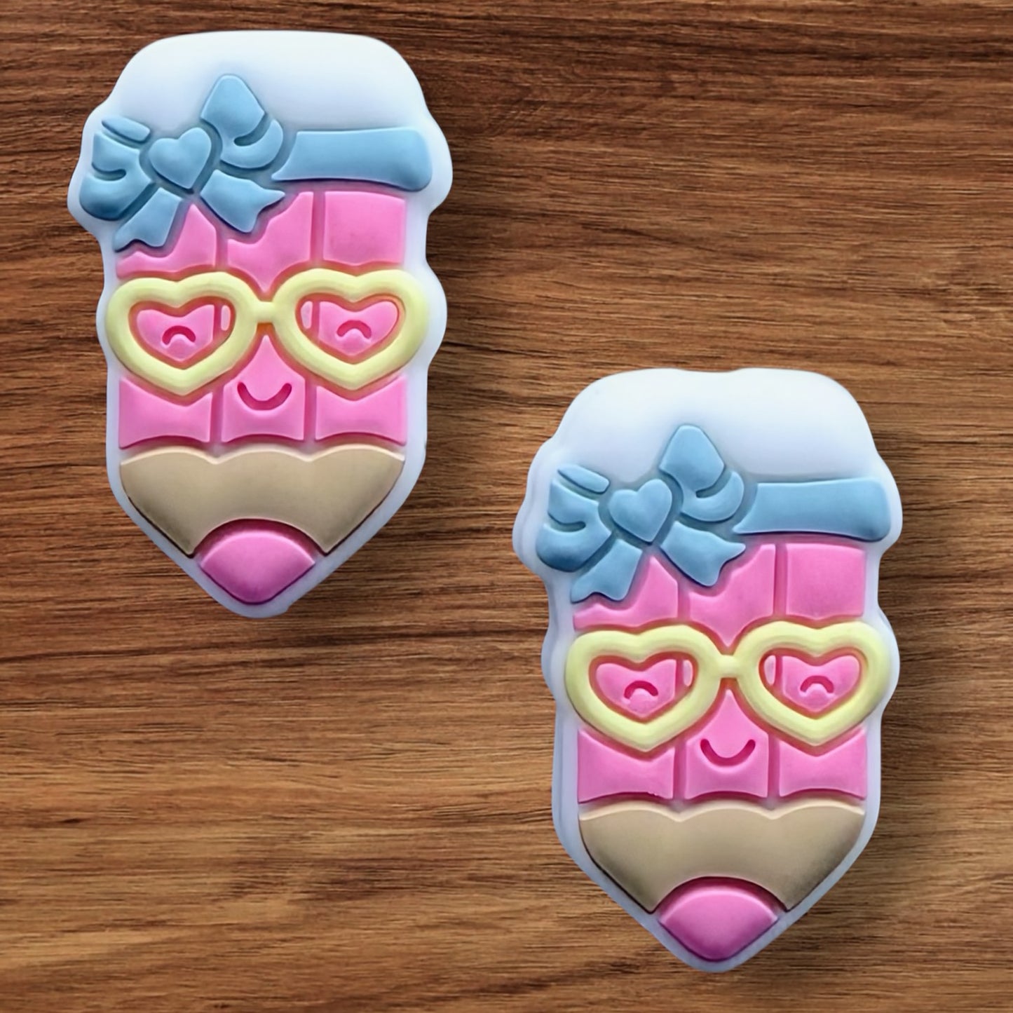 Pencil With Bow & Glasses Focal