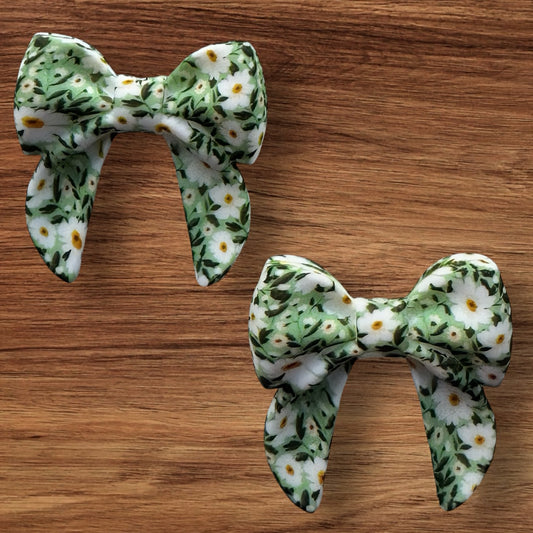 Daisy Vine Bow Focal