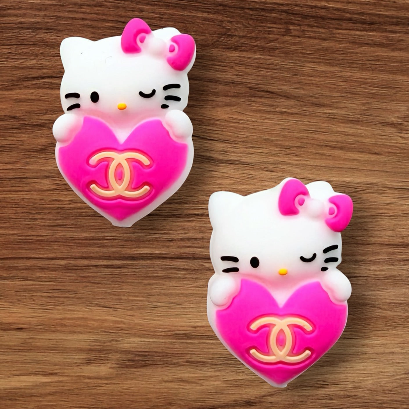 3-D Kitty With Heart Focal