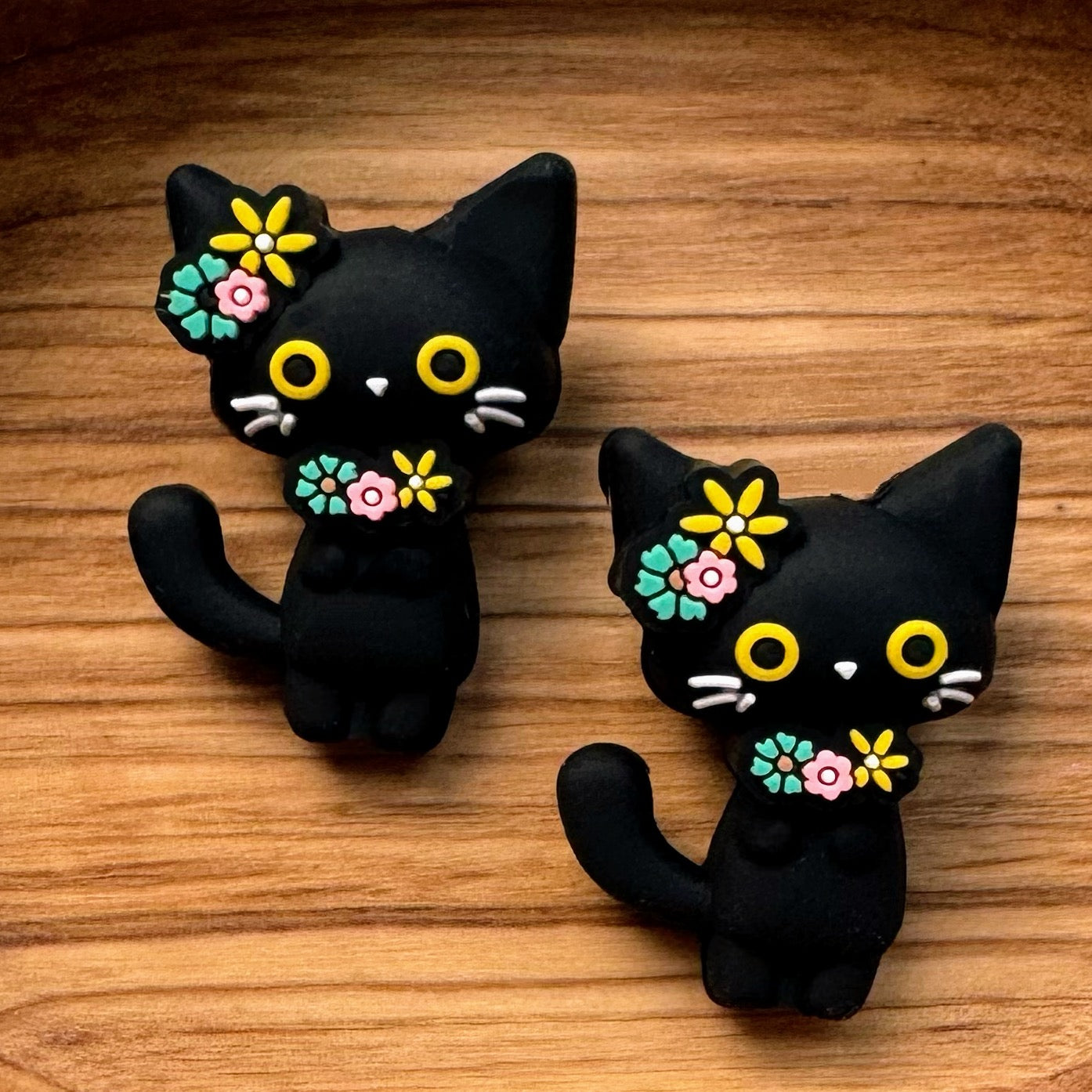 3-D Black Cat With Flowers Focal