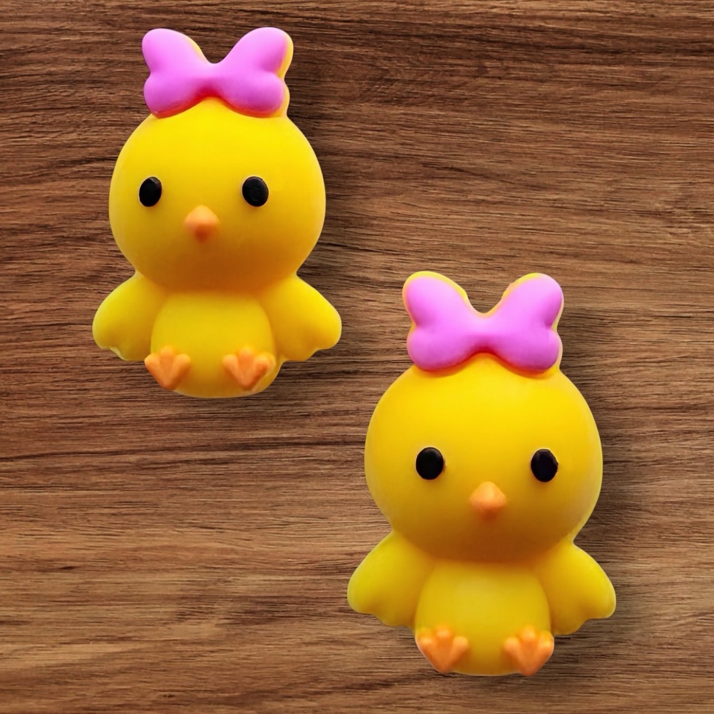 3-D Chick With Bow Focal