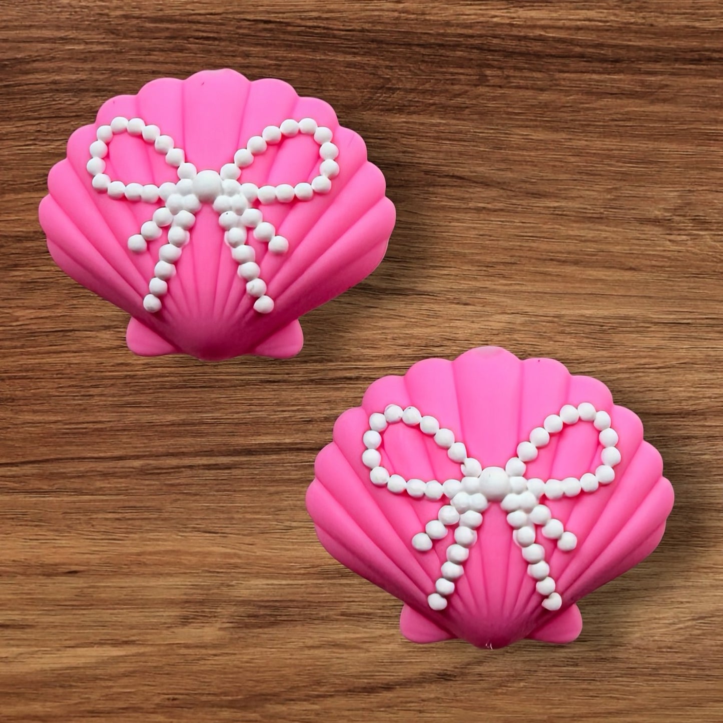 3-D Sea Shell With Bow Focal