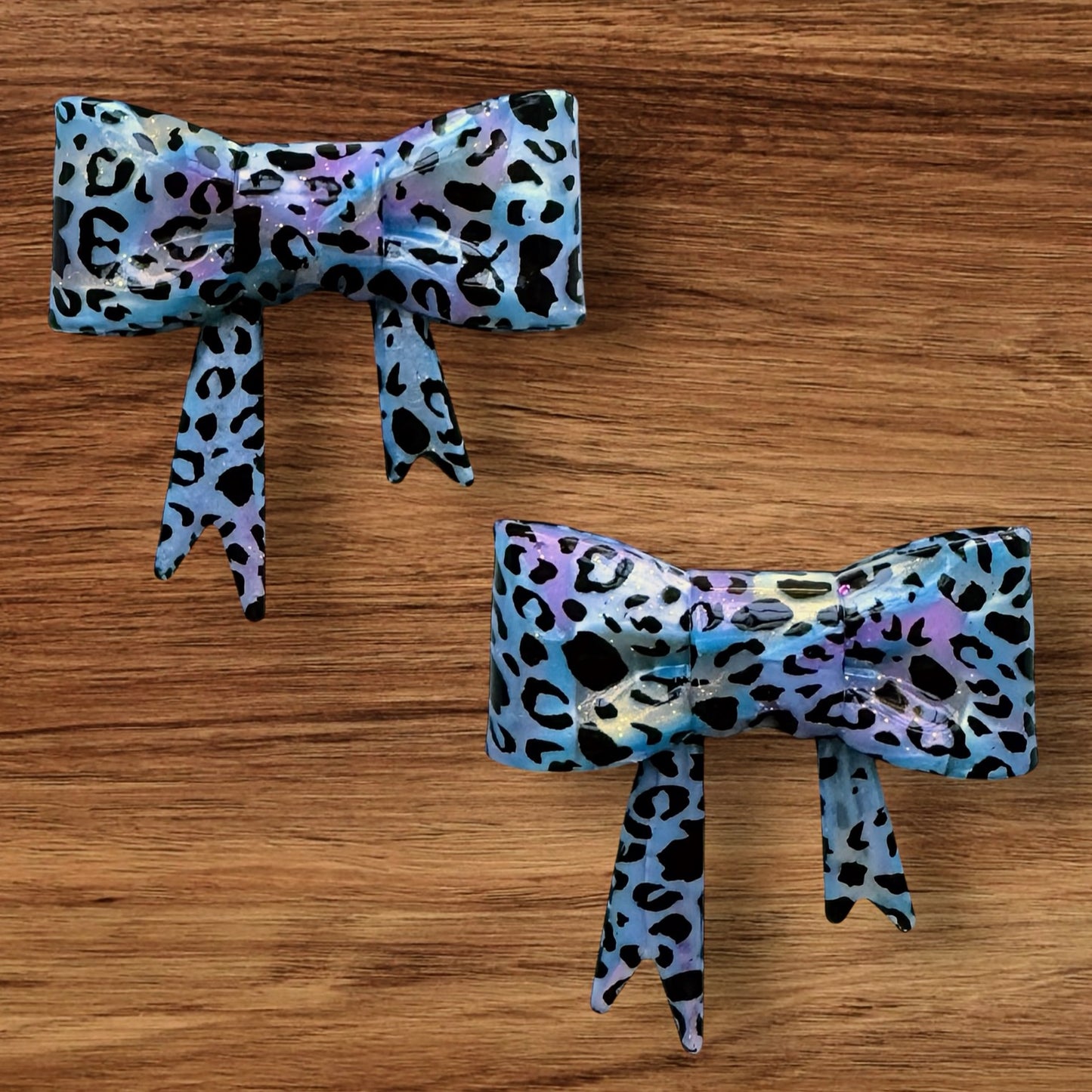 Shiny Blue Ombré Leopard Bow Focal/Straw Topper