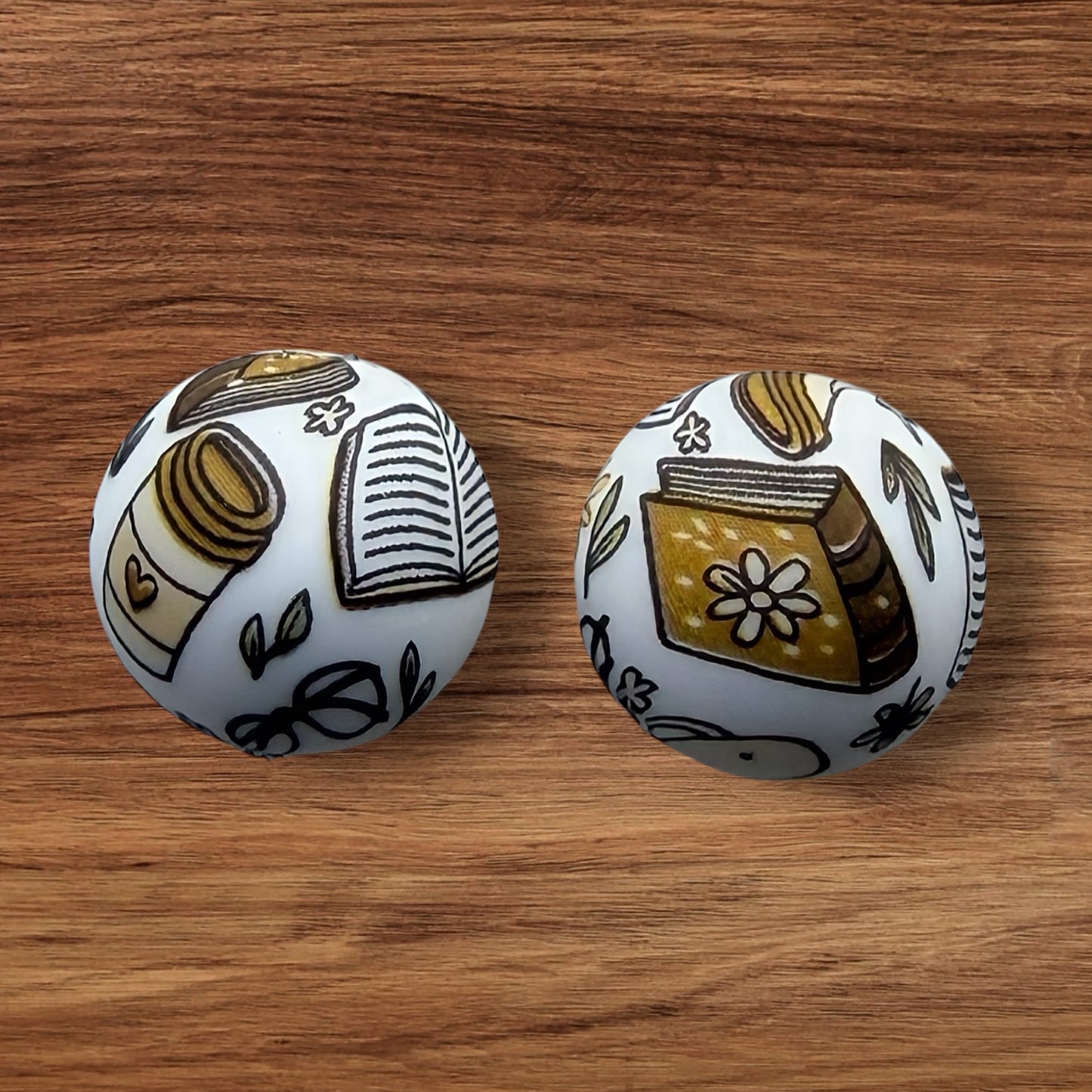 15mm Books & Coffee Silicone Bead