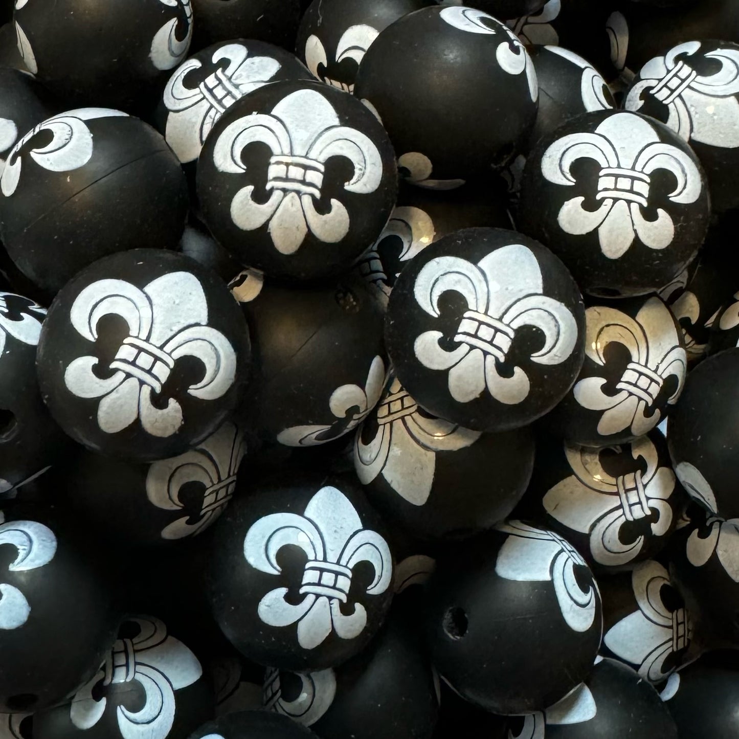 15mm Black Fleur De Lis Silicone Bead