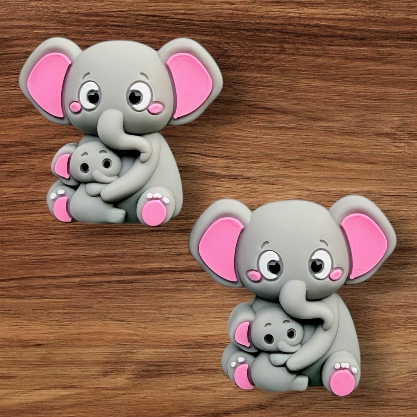 3-D Mama Elephant & Baby Focal