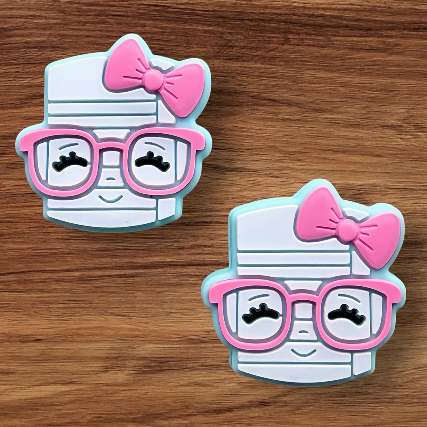 Notepad With Bow & Glasses Focal