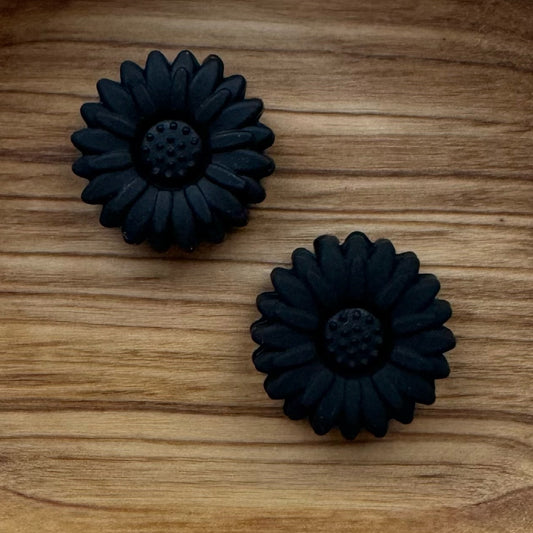 Black Daisy Focal