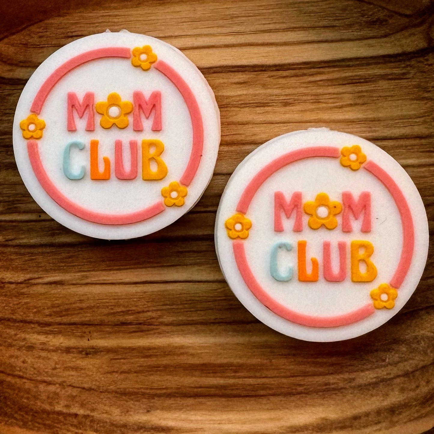 Mom Club Focal