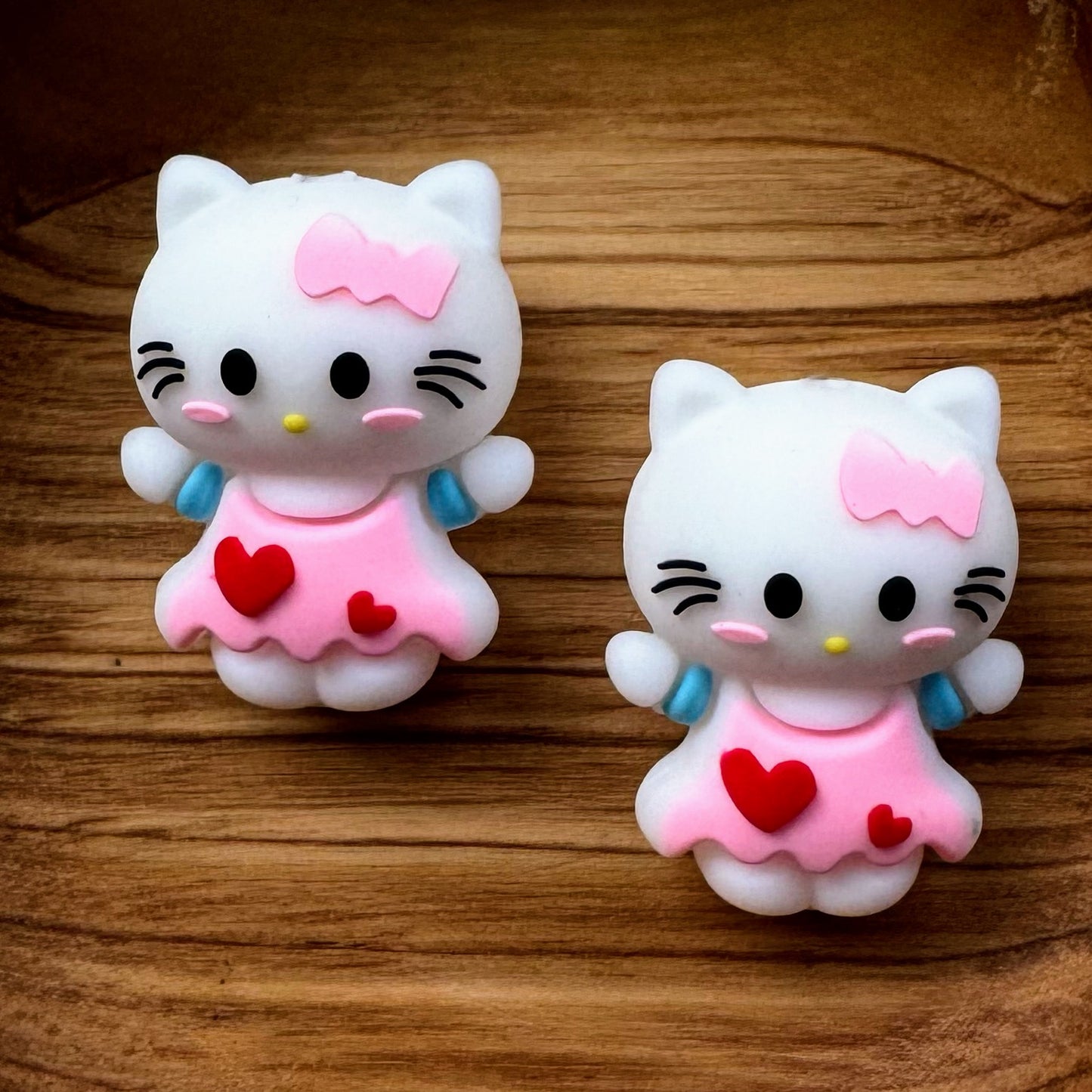 3-D Kitty With Bow Focal