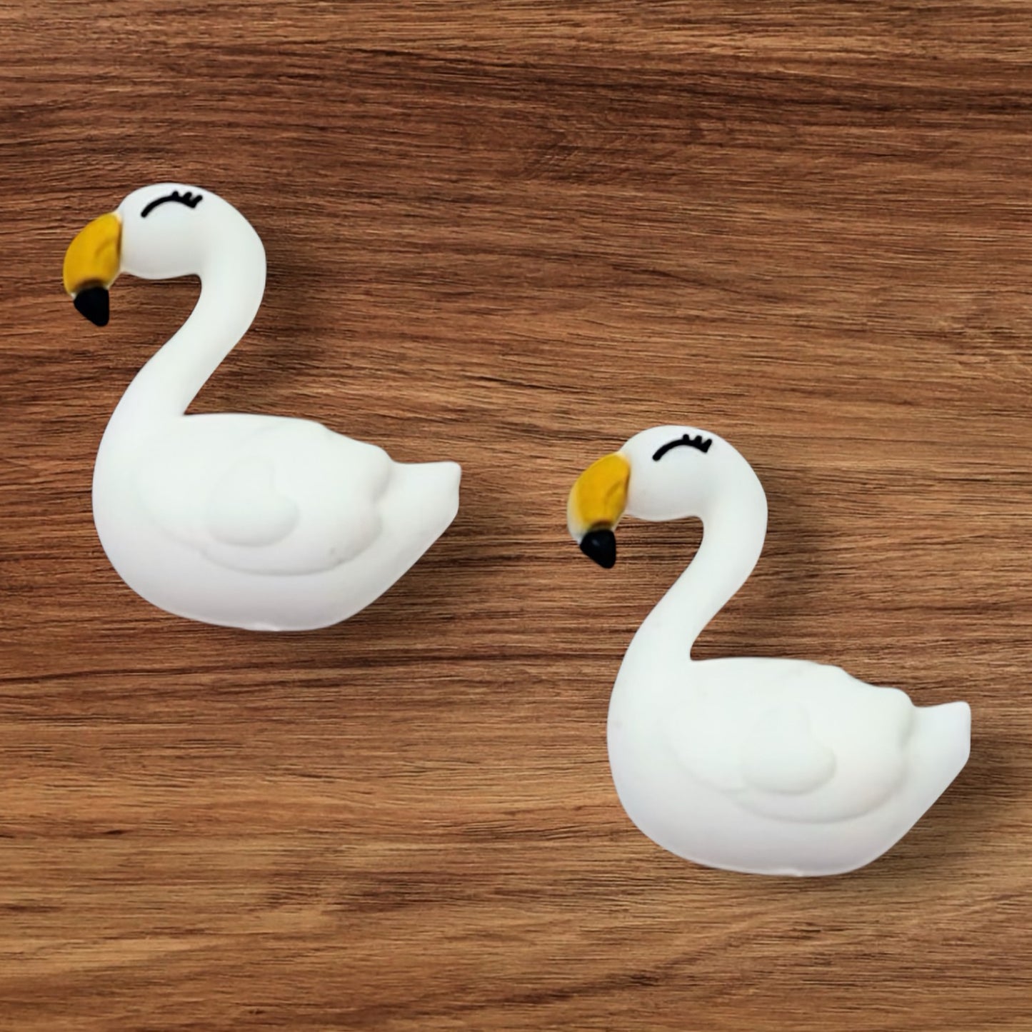 3-D White Swan Focal