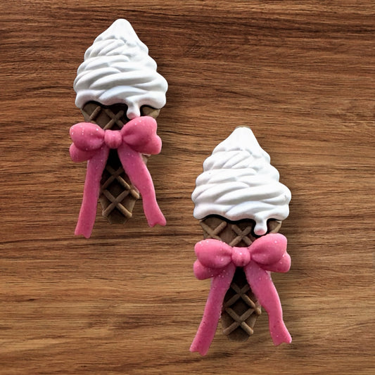 3-D Ice Cream Cone With Bow Focal